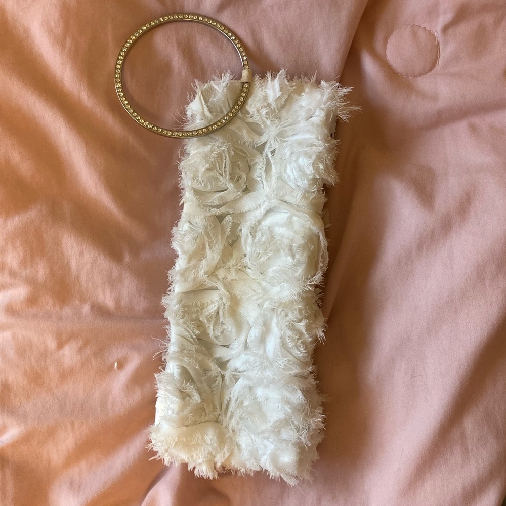 🌷 3 for $15 🌷 White rose clutch purse